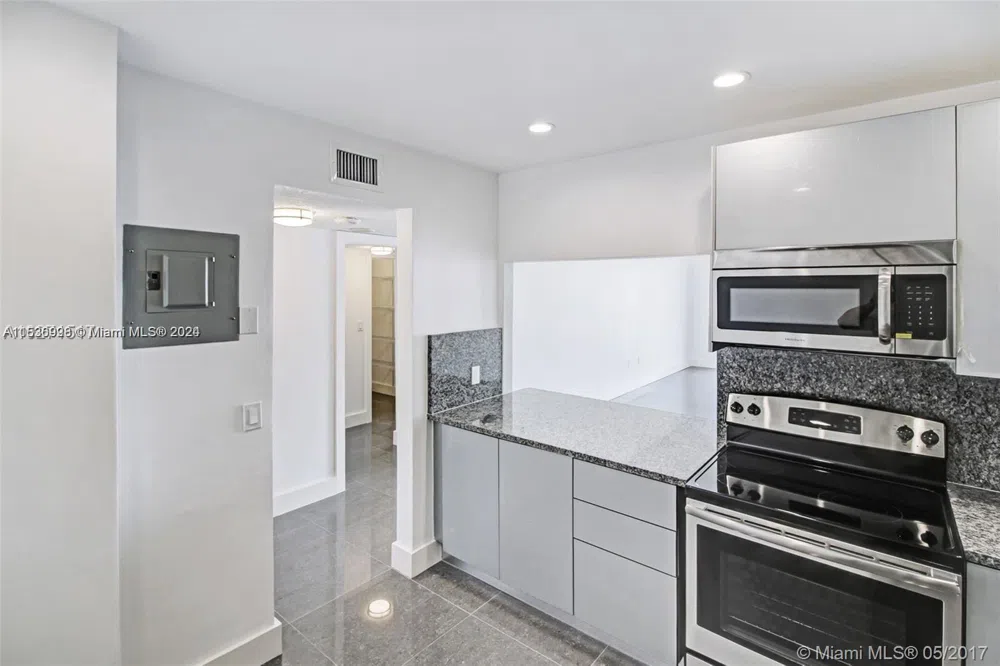 2801 NE 183rd St #2208W Aventura, FL 33160