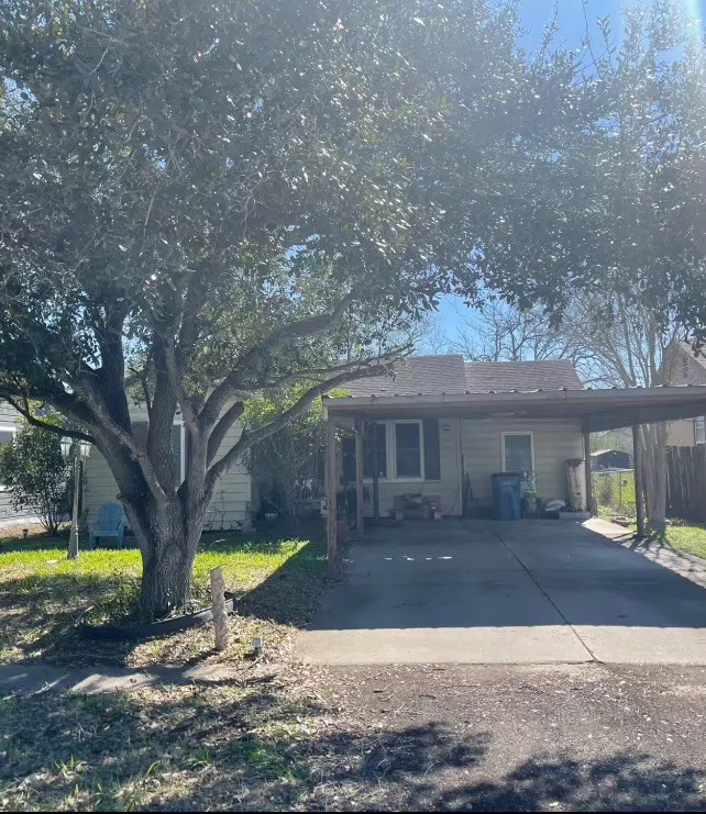 304 E 2nd Street Bishop, TX 78343