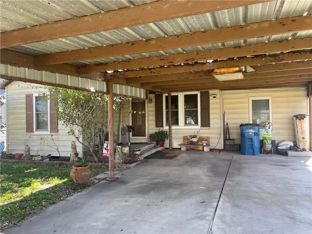 304 E 2nd Street Bishop, TX 78343