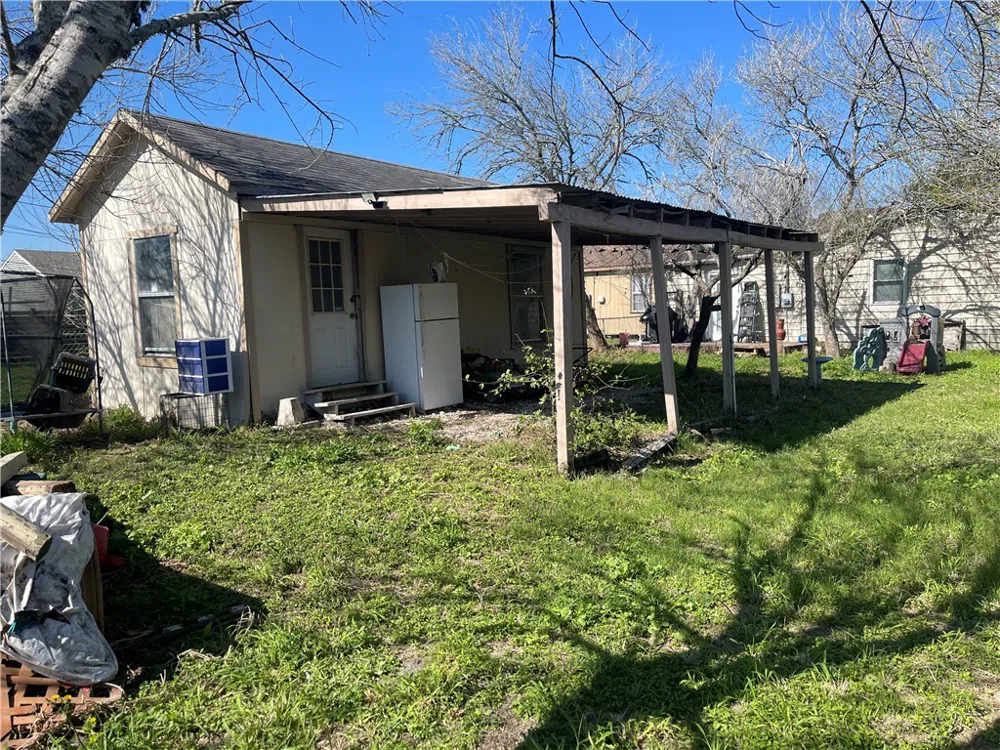 304 E 2nd Street Bishop, TX 78343