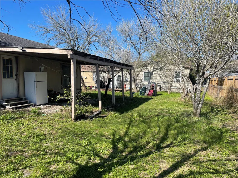 304 E 2nd Street Bishop, TX 78343
