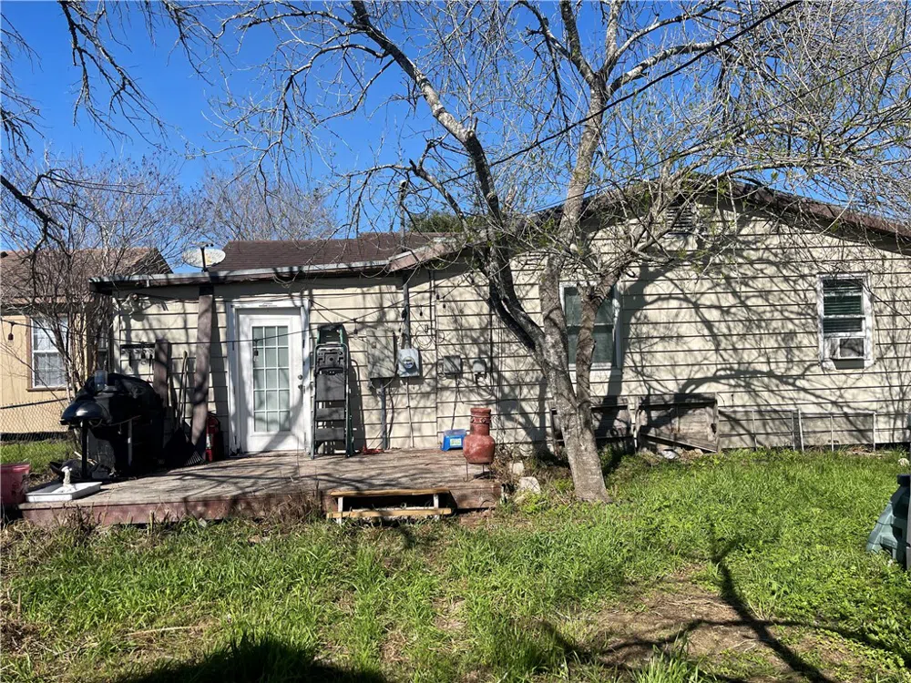 304 E 2nd Street Bishop, TX 78343