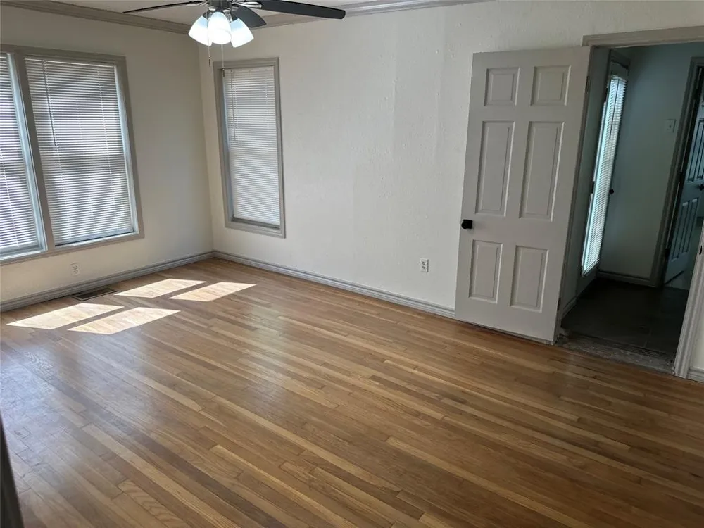 809 Cliffdale Avenue Dallas, TX 75211