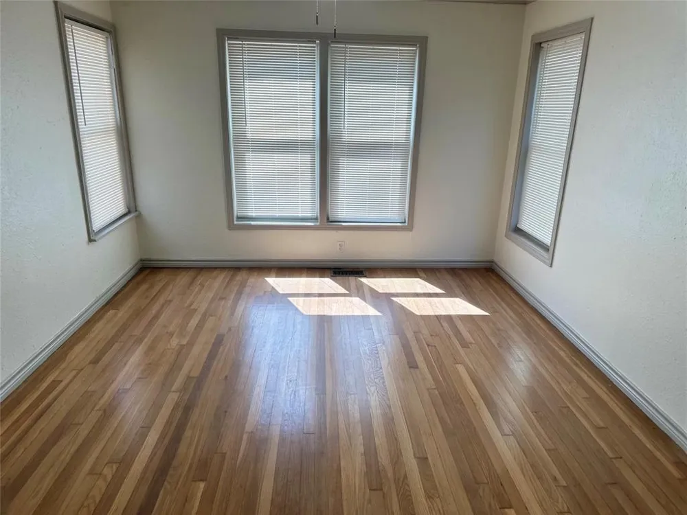 809 Cliffdale Avenue Dallas, TX 75211