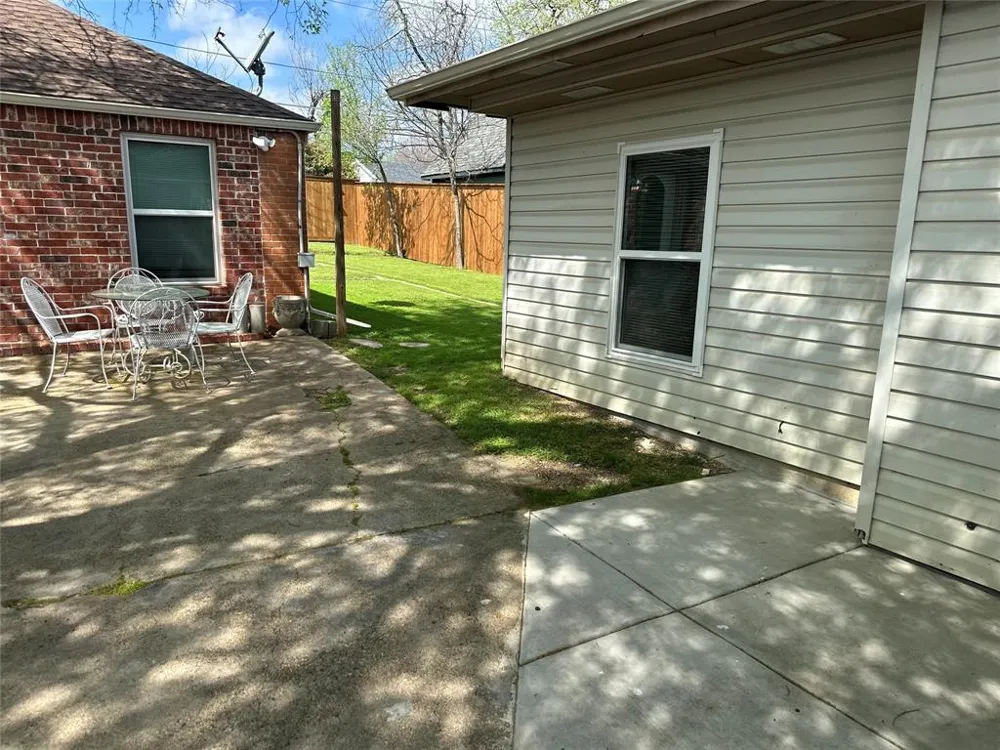 809 Cliffdale Avenue Dallas, TX 75211
