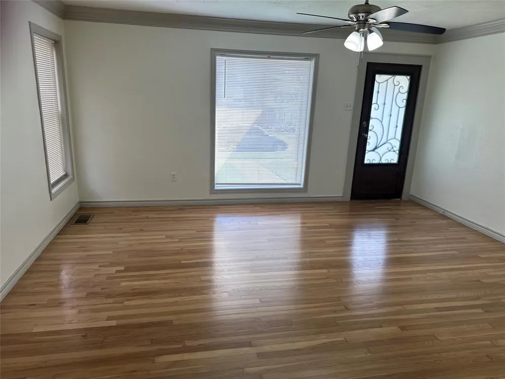 809 Cliffdale Avenue Dallas, TX 75211