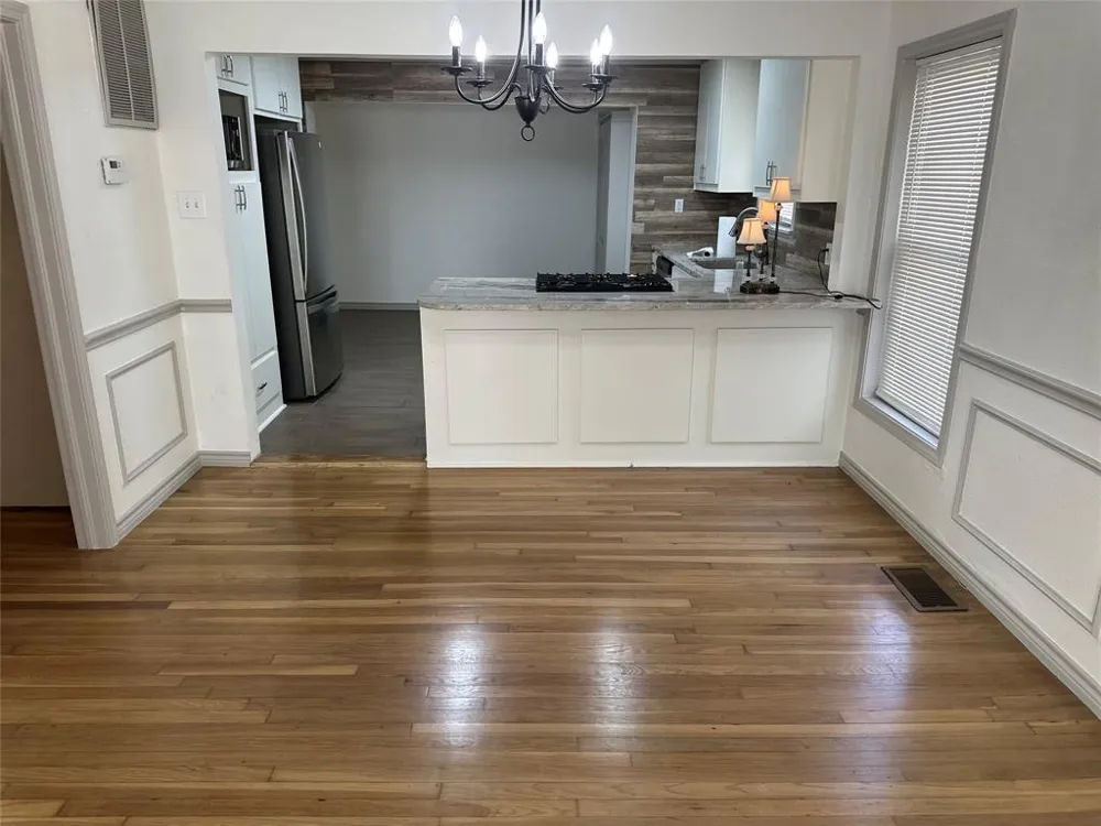 809 Cliffdale Avenue Dallas, TX 75211