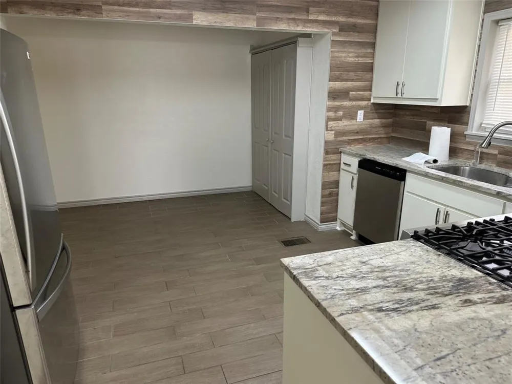 809 Cliffdale Avenue Dallas, TX 75211