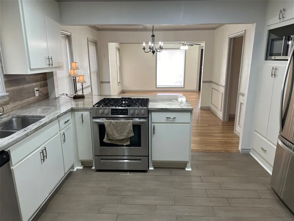 809 Cliffdale Avenue Dallas, TX 75211