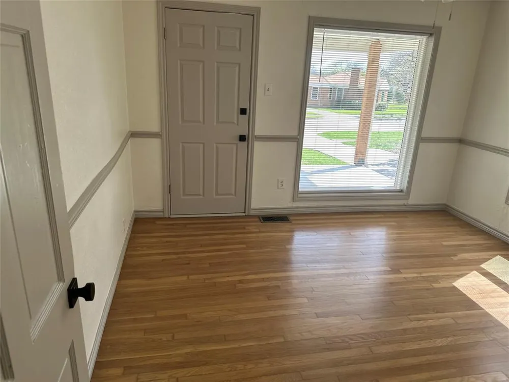 809 Cliffdale Avenue Dallas, TX 75211