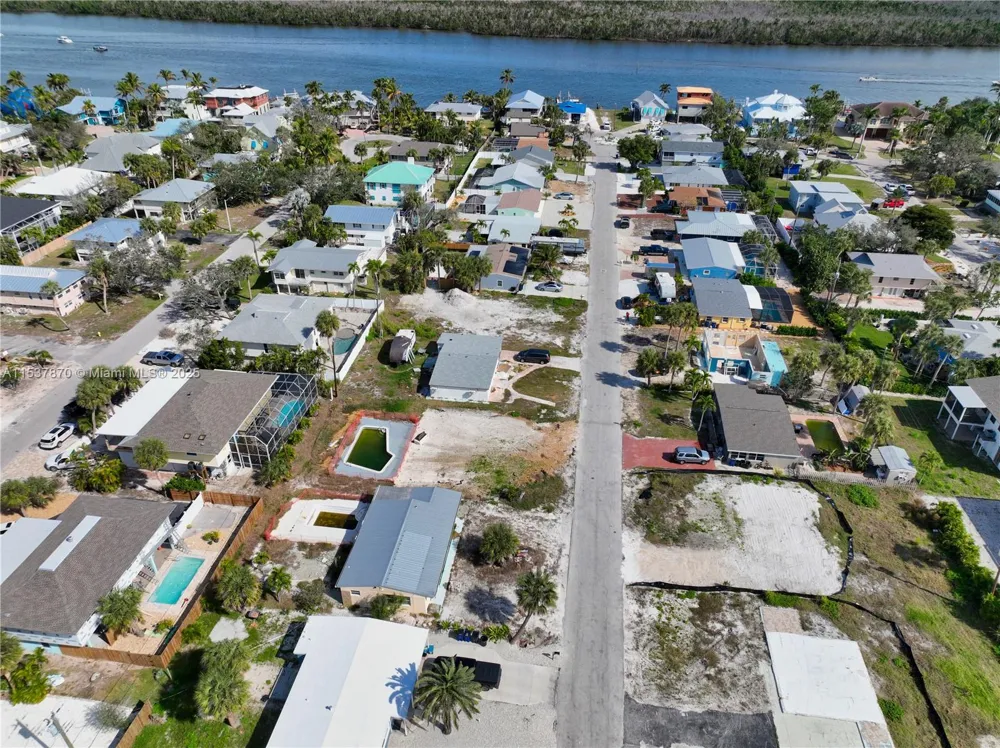 161 HIBISCUS DR Fort Myers, FL 33931