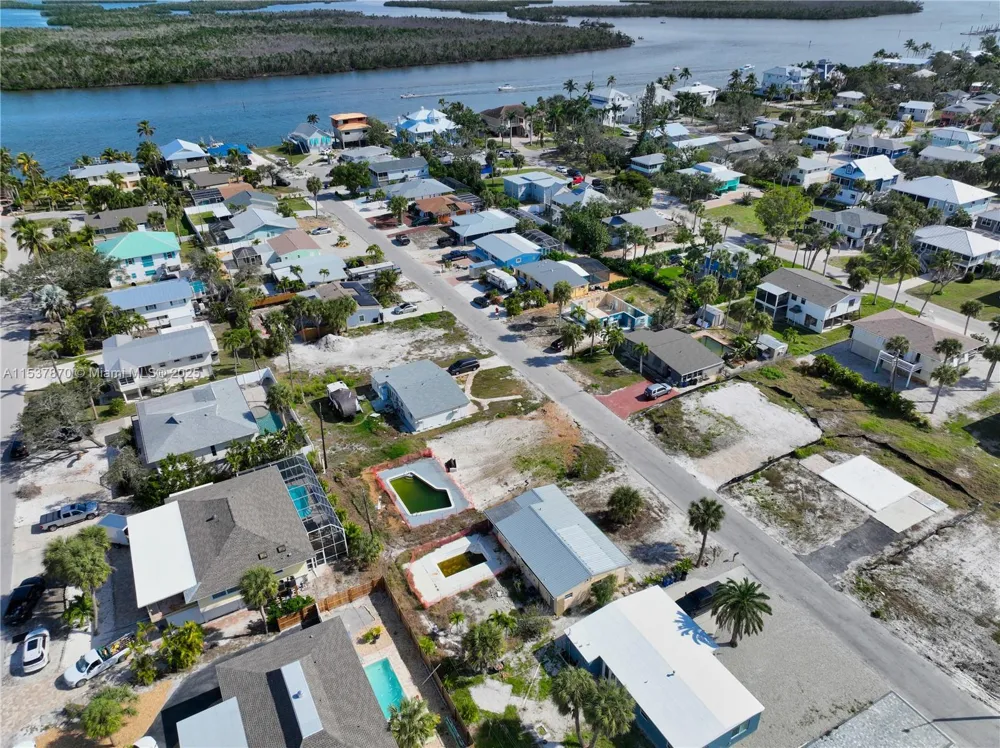 161 HIBISCUS DR Fort Myers, FL 33931