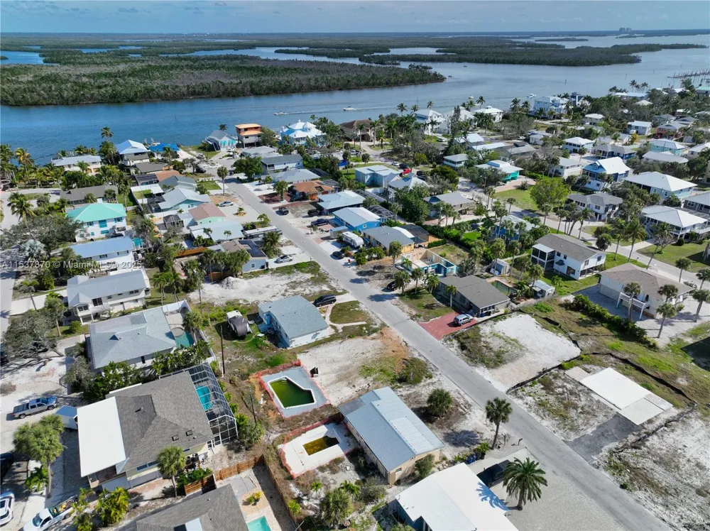 161 HIBISCUS DR Fort Myers, FL 33931