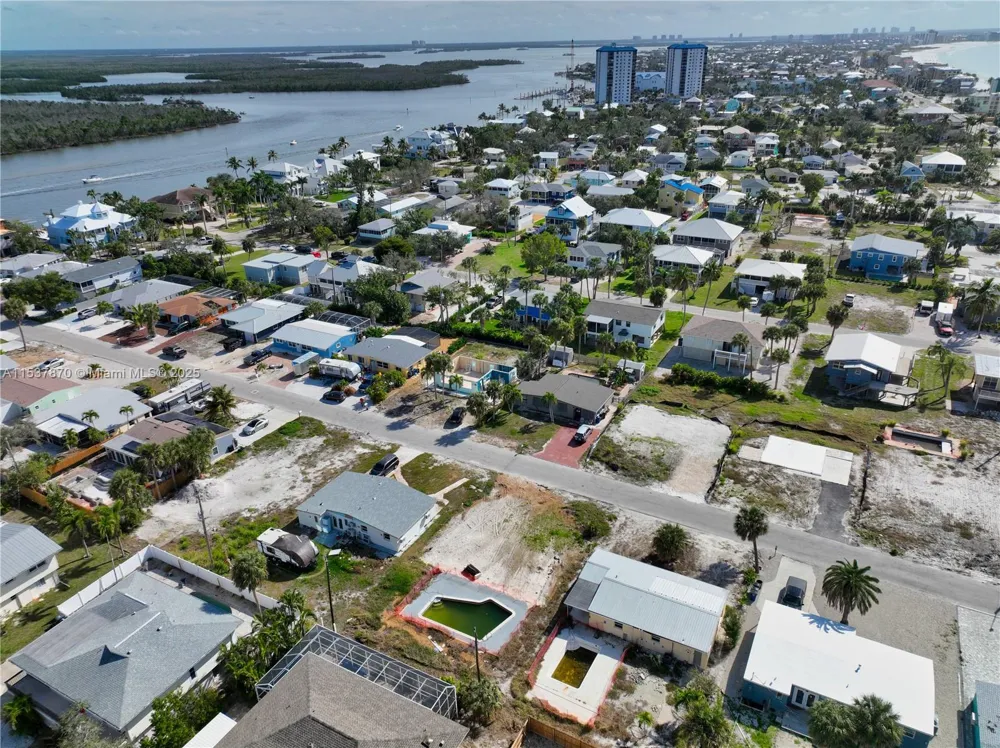 161 HIBISCUS DR Fort Myers, FL 33931