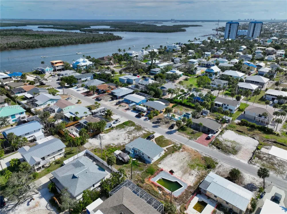 161 HIBISCUS DR Fort Myers, FL 33931