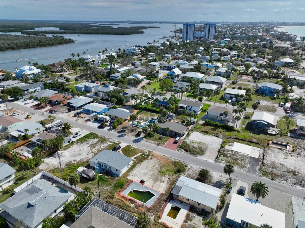 161 HIBISCUS DR Fort Myers, FL 33931