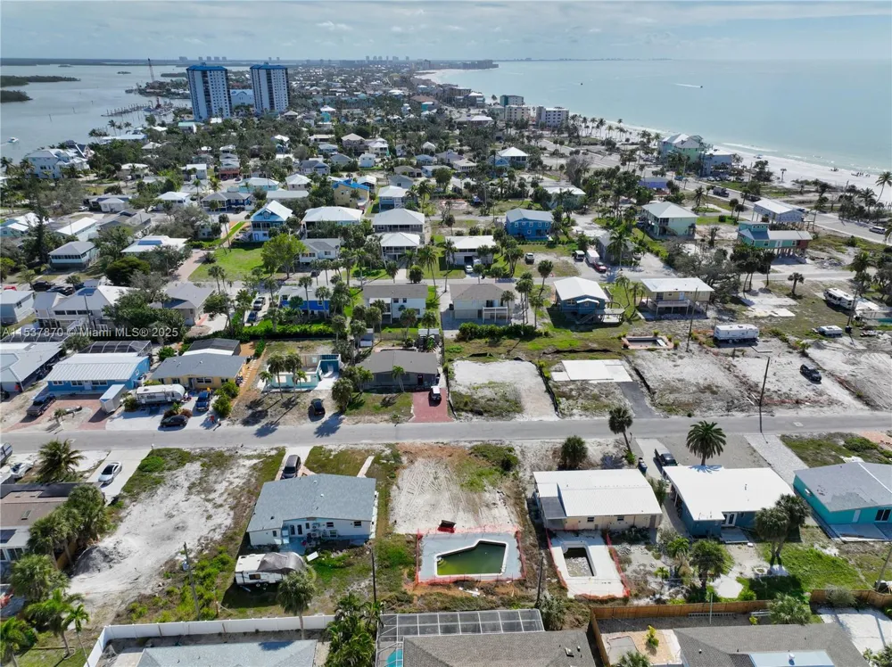 161 HIBISCUS DR Fort Myers, FL 33931