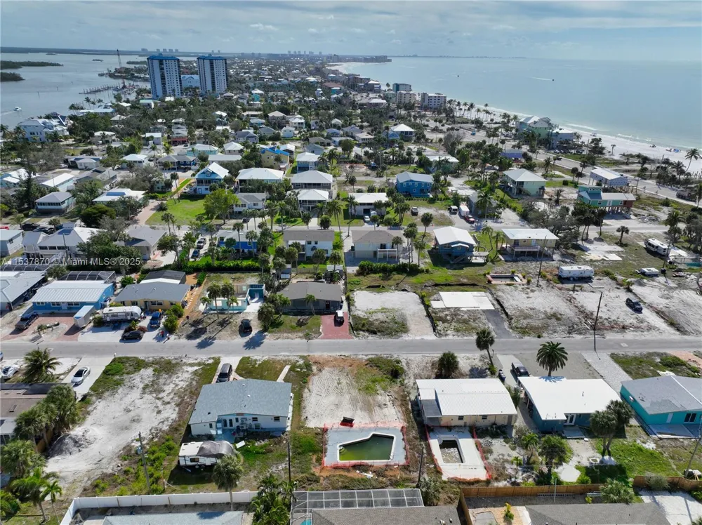 161 HIBISCUS DR Fort Myers, FL 33931