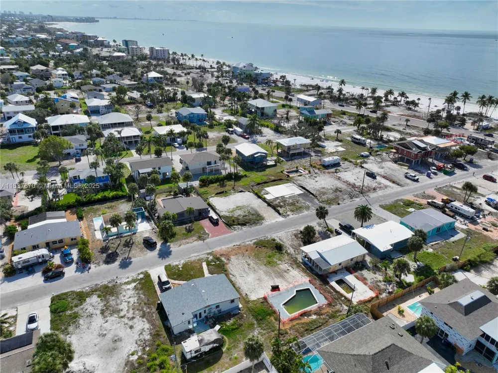 161 HIBISCUS DR Fort Myers, FL 33931