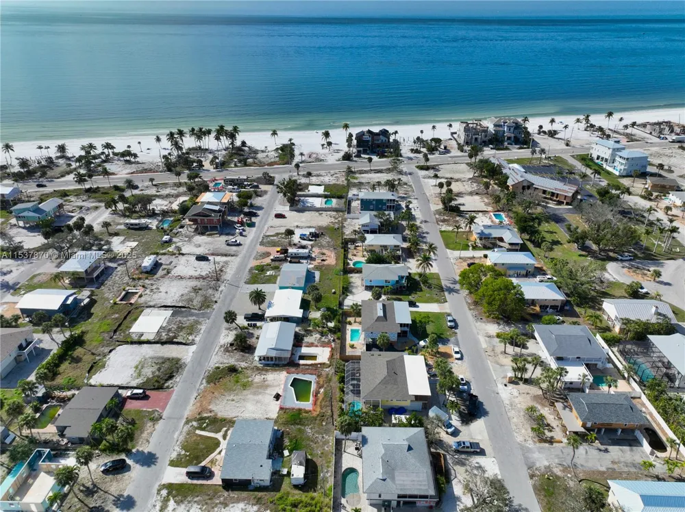 161 HIBISCUS DR Fort Myers, FL 33931