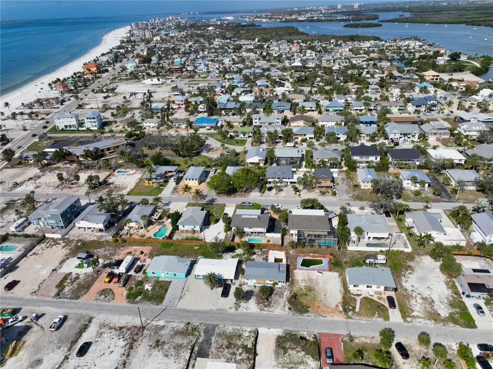 161 HIBISCUS DR Fort Myers, FL 33931