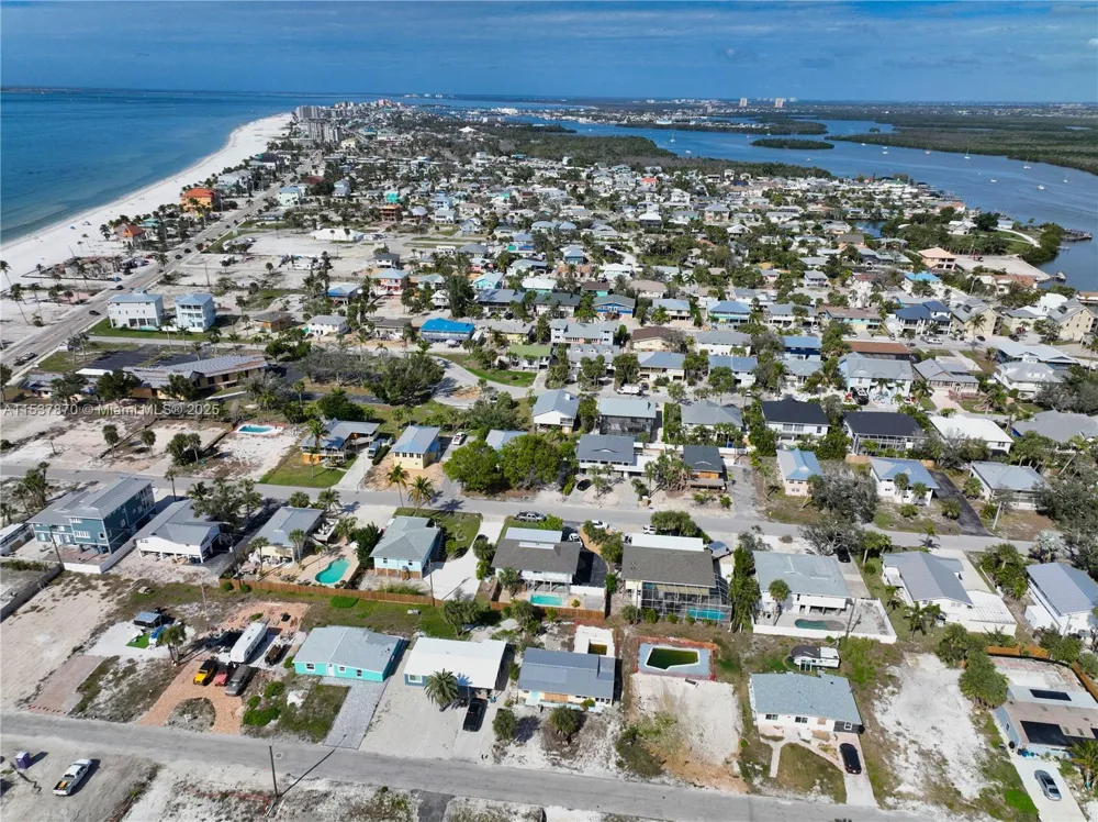 161 HIBISCUS DR Fort Myers, FL 33931
