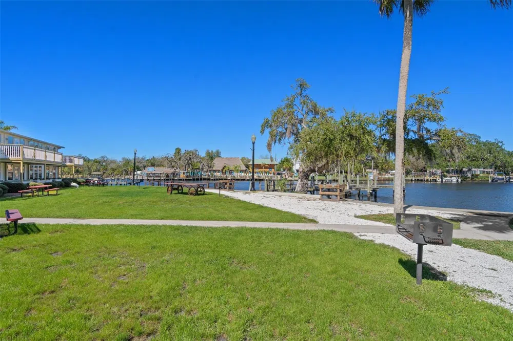 5297 S CHEROKEE WAY #104 Homosassa, FL 34448
