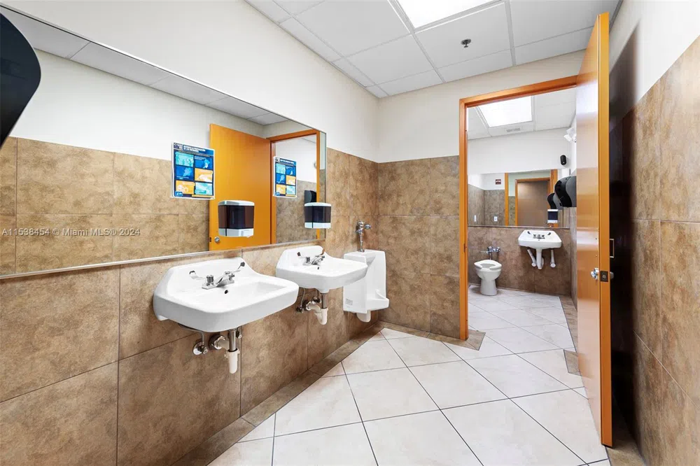 2227 Federal Hwy Hollywood, FL 33020