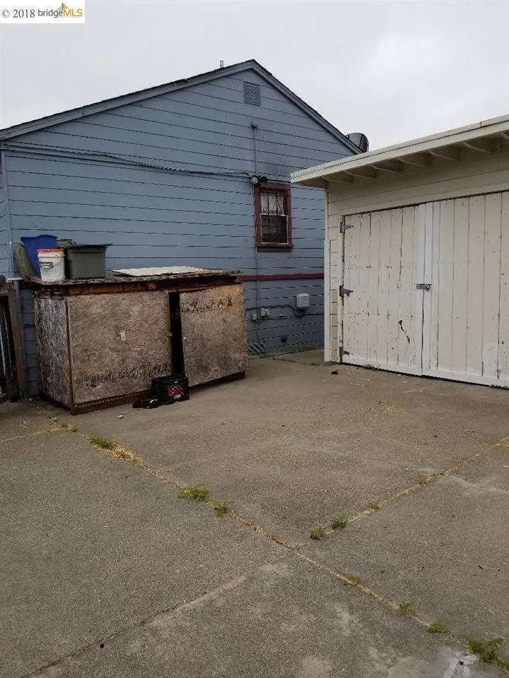 7106 Lockwood St Oakland, CA 94621
