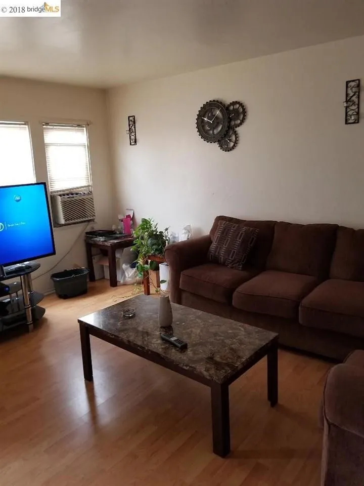 7106 Lockwood St Oakland, CA 94621