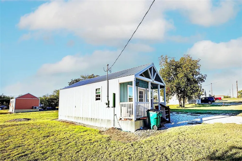 200 W Riley Street Bowie, TX 76230