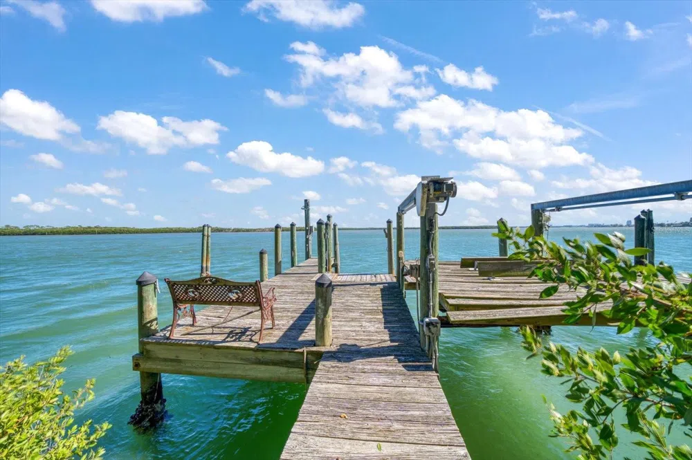 1198 MANDALAY POINT Clearwater, FL 33767