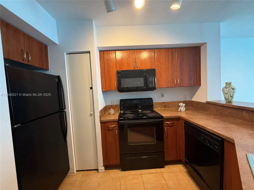 9201 Collins Ave #1023 Surfside, FL 33154