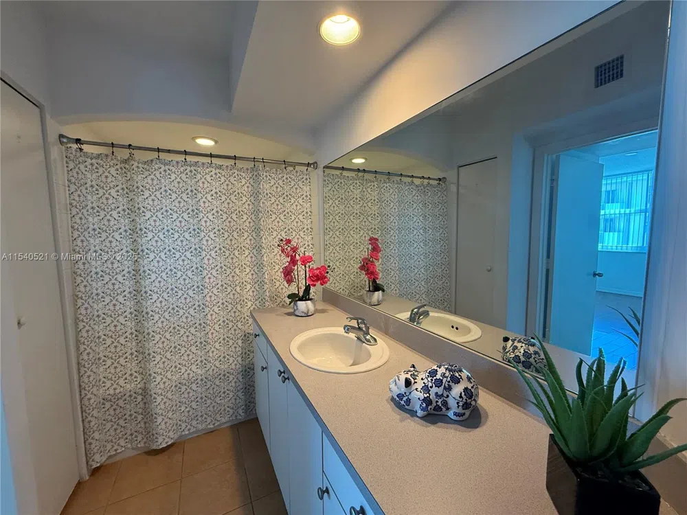 9201 Collins Ave #1023 Surfside, FL 33154