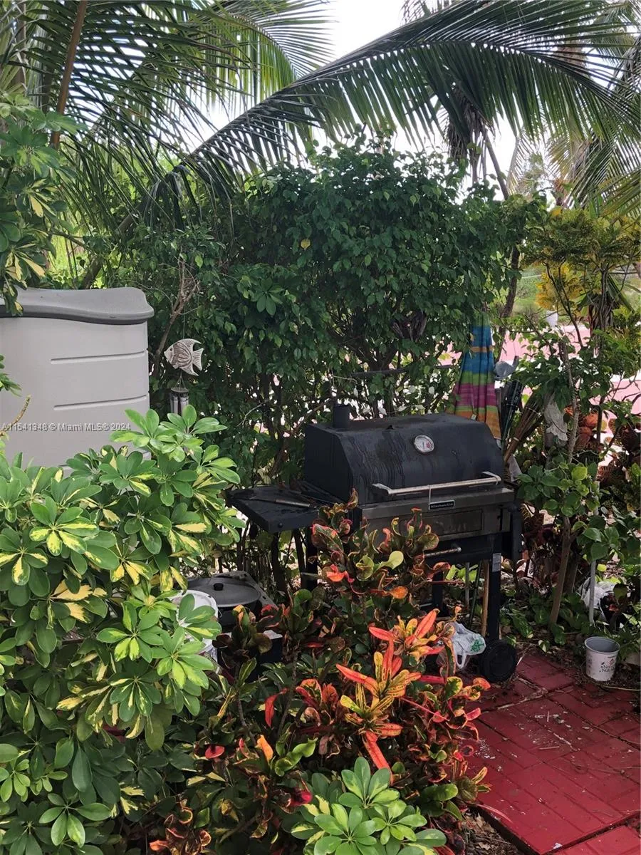 5445 Collins Ave #TH2 Miami Beach, FL 33140