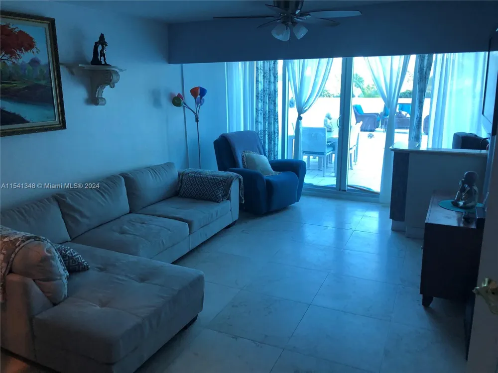 5445 Collins Ave #TH2 Miami Beach, FL 33140