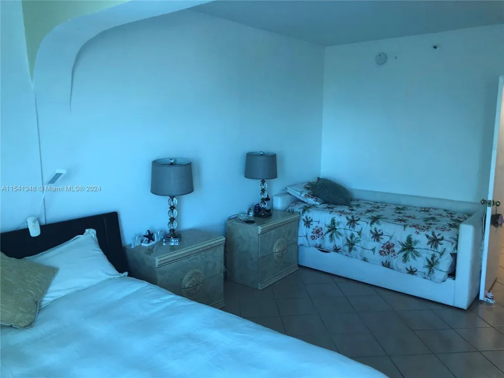 5445 Collins Ave #TH2 Miami Beach, FL 33140
