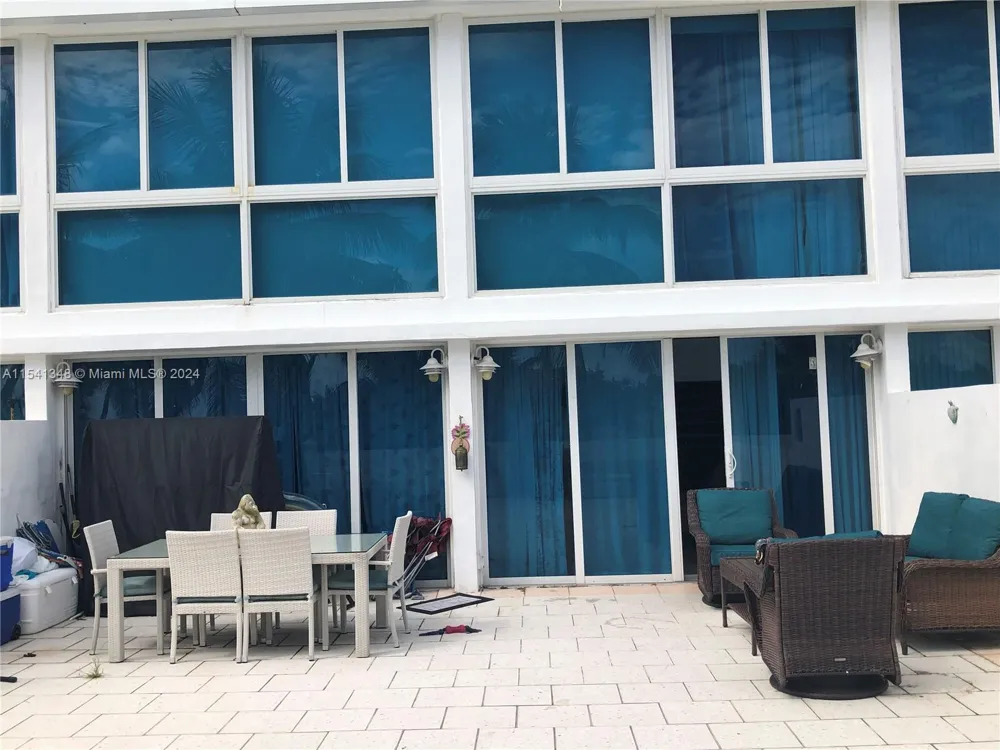 5445 Collins Ave #TH2 Miami Beach, FL 33140