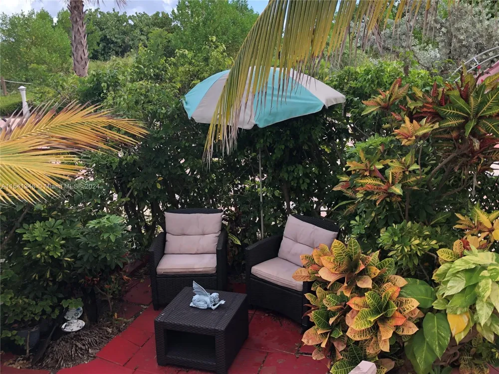 5445 Collins Ave #TH2 Miami Beach, FL 33140