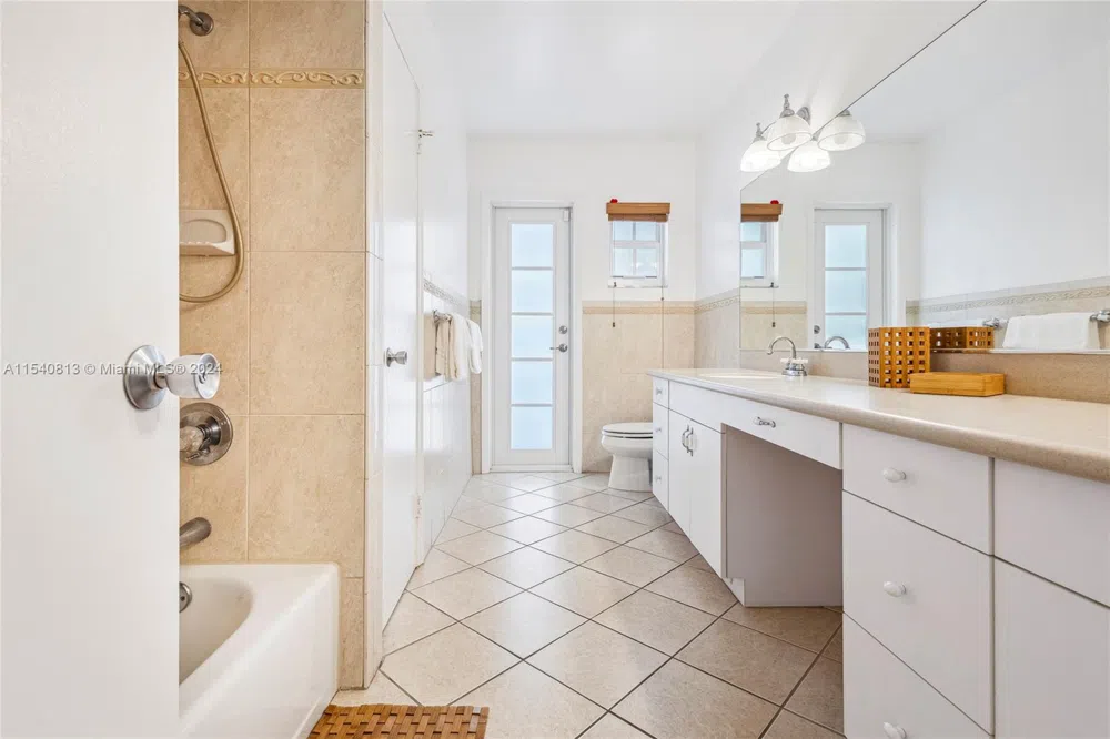 10130 SW 70th Ave Pinecrest, FL 33156