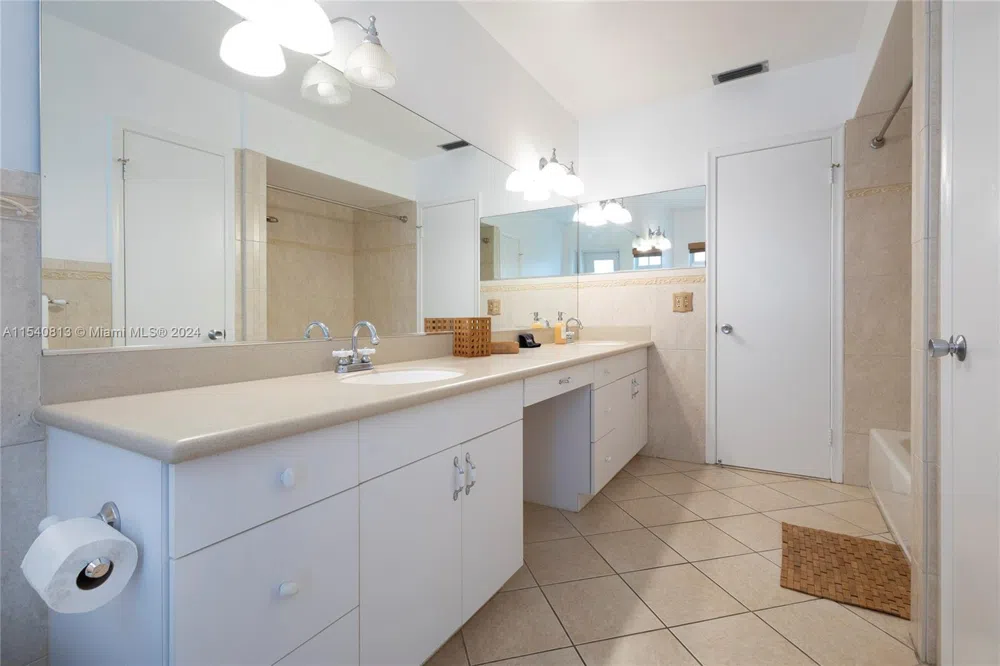 10130 SW 70th Ave Pinecrest, FL 33156