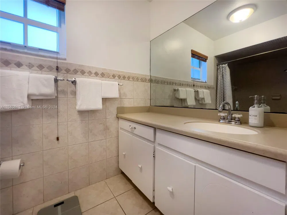 10130 SW 70th Ave Pinecrest, FL 33156