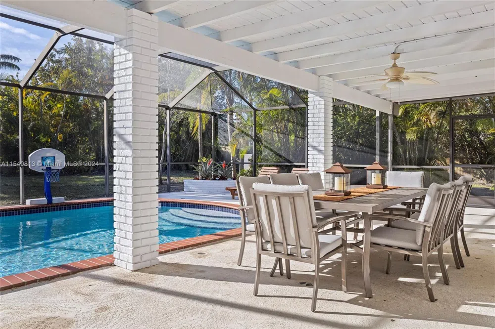 10130 SW 70th Ave Pinecrest, FL 33156