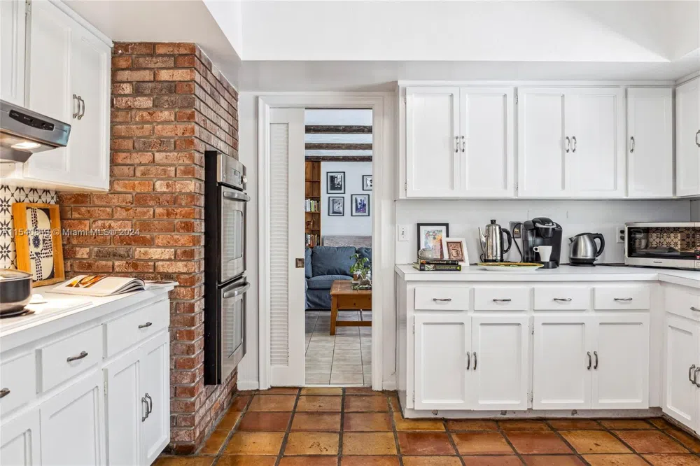 10130 SW 70th Ave Pinecrest, FL 33156
