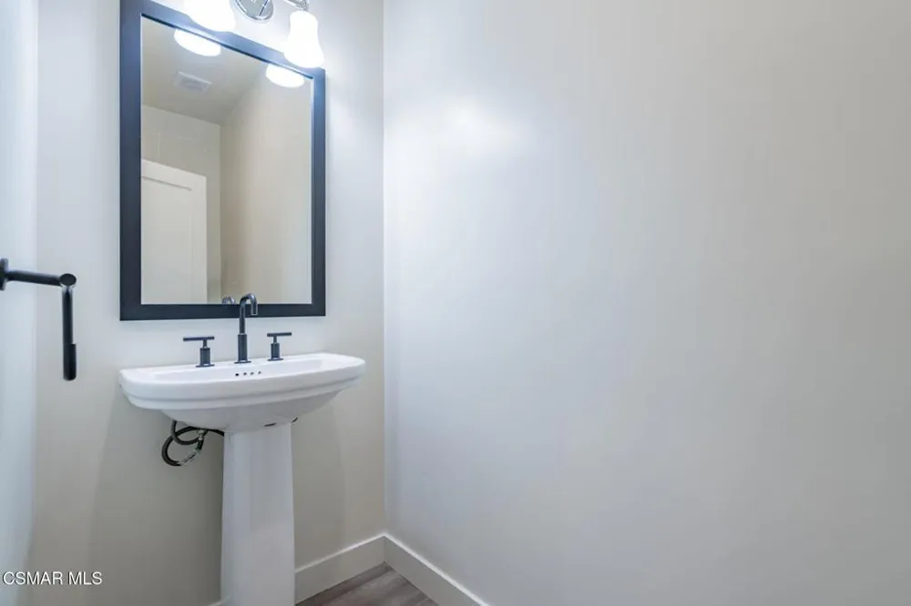 4683 Summit Avenue Simi Valley, CA 93063