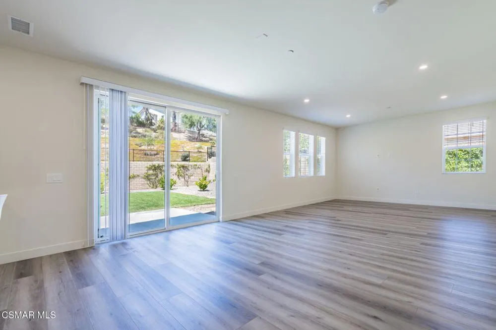 4683 Summit Avenue Simi Valley, CA 93063