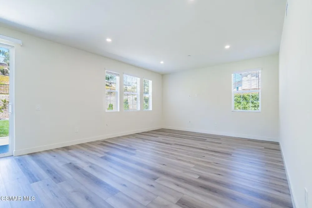 4683 Summit Avenue Simi Valley, CA 93063