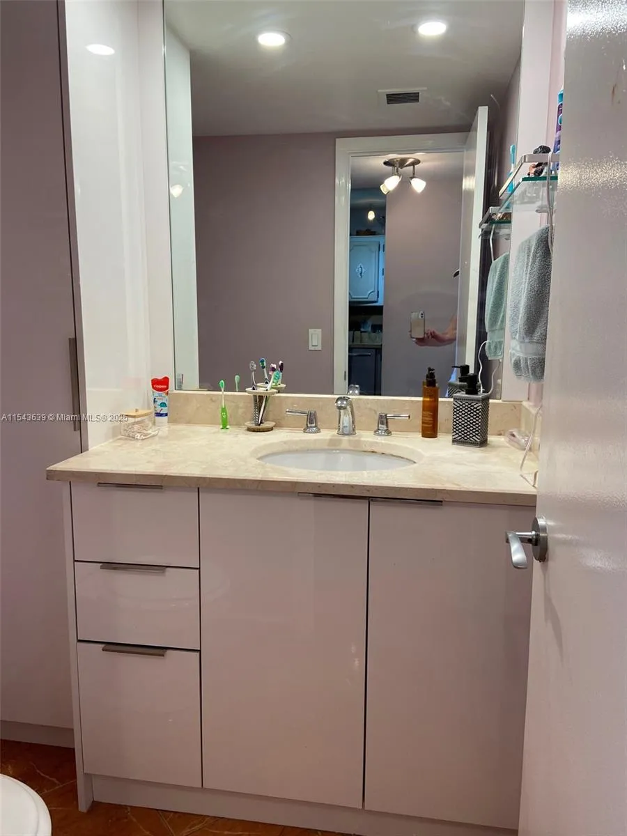 2801 NE 183rd St #2103W Aventura, FL 33160