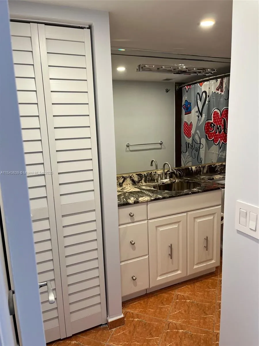 2801 NE 183rd St #2103W Aventura, FL 33160