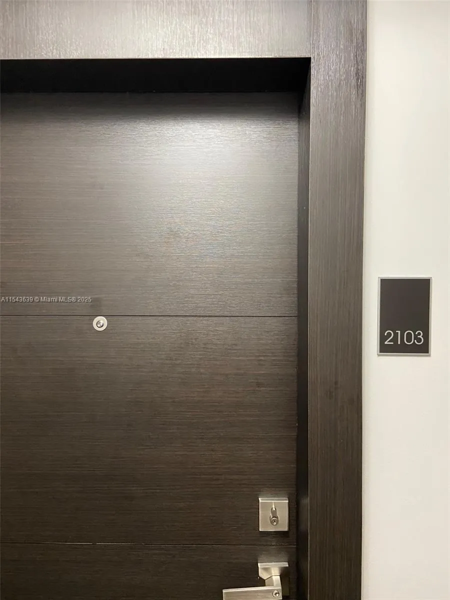 2801 NE 183rd St #2103W Aventura, FL 33160